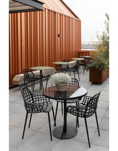 Mesa exterior Albert Garden